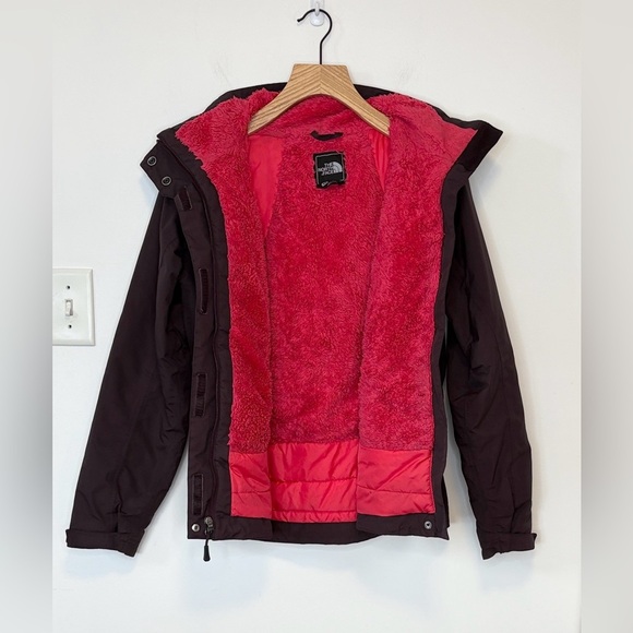 The North Face women’s insulated winter jacket , sz : medium - Picture 8 of 8